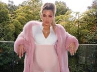 Khloe Kardashian z dużym ciążowym brzuchem